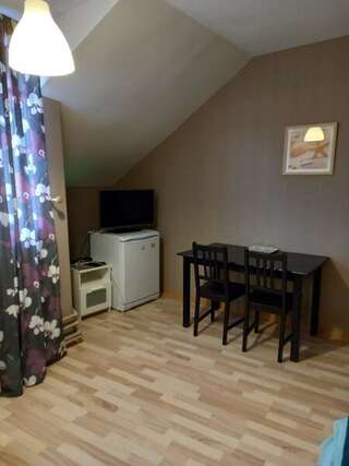 Гостевой дом Славянский Двор Гатчина Стандартный двухместный номер с 2 отдельными кроватями-1